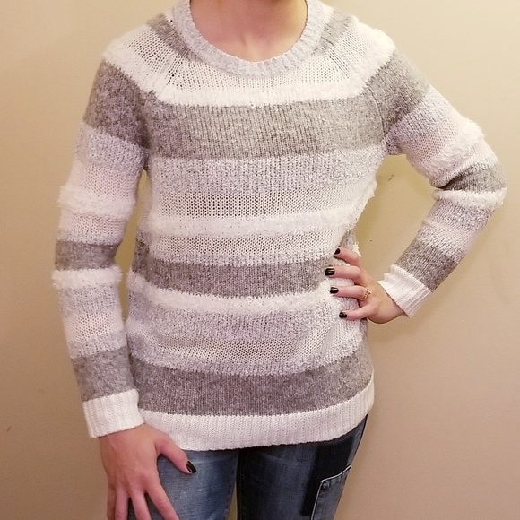 Lou & Gray>> Fuzzy Gray & White Knit Sweater - Picture 2 of 2